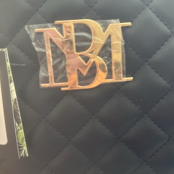 BADGLEY MISCHKA Elegant Black Quilted Tote Bag with Gold Chain - Picture 2 of 4